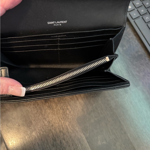 Yves Saint Laurent Quilted Black Wallet - Picture 4 of 8